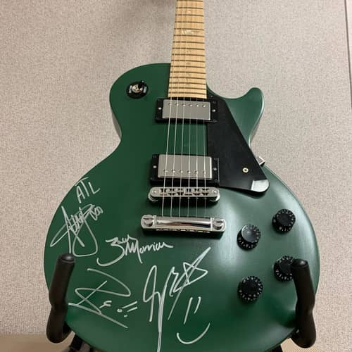 Image of Bonnaroo Auction Item: Gibson LP Studio Guitar Signed by All Time Low